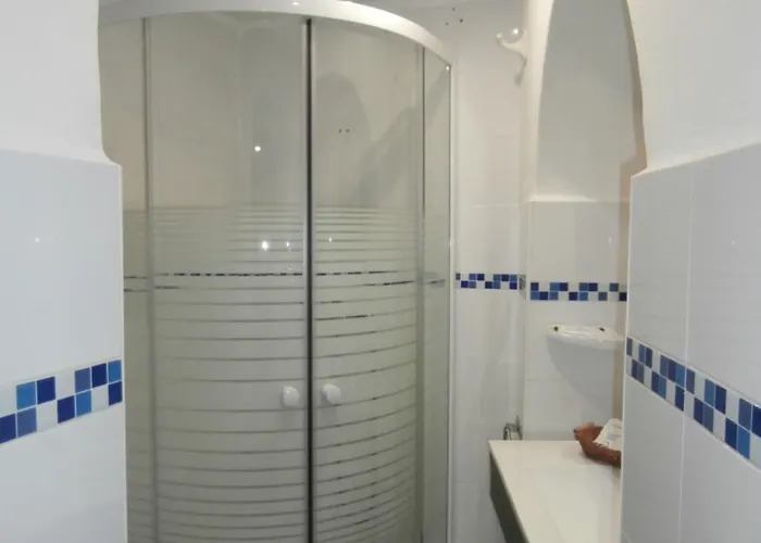 Innsa Πανσιόν 2*