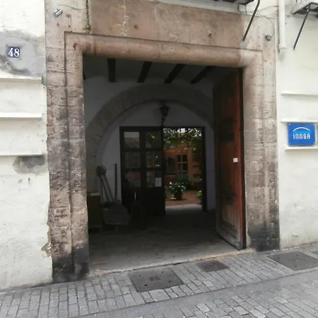 因撒旅舍